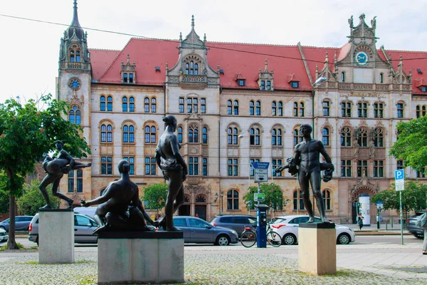 Skulptur am Breiten Weg — Stockfoto