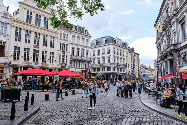 Rue des Bouchers con paseo turístico — Foto de Stock