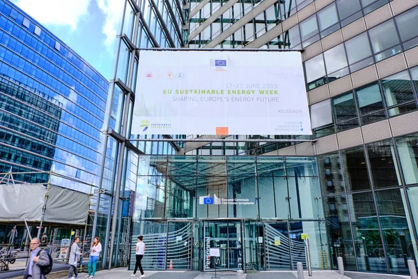 Berlaymont Europakommisjonsbygning ved dagslys – stockfoto