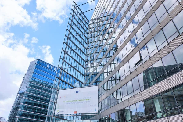 Berlaymont Europakommisjonsbygning ved dagslys – stockfoto