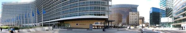 Europas flaggor framför Berlaymont European — Stockfoto