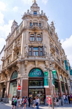 Gün ışığında şehrin sokakları