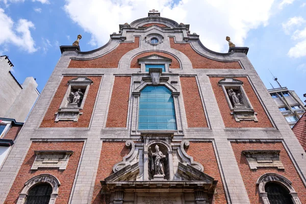 Klassieke bakstenen gebouw in Brussel — Stockfoto