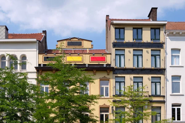 Фасад старинных классических зданий Брюсселя — стоковое фото