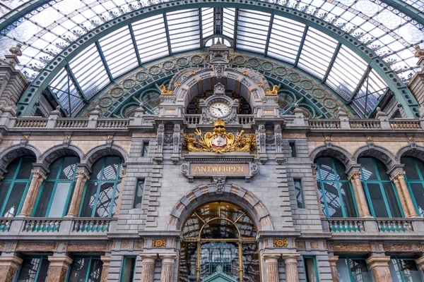 Famoso interior de la estación central de Amberes con un diseño único — Foto de Stock