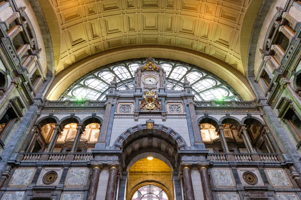 Famoso Anversa Interno della stazione centrale con un design unico — Foto Stock