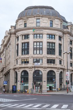 Şehir merkezinde Abn Amro binası