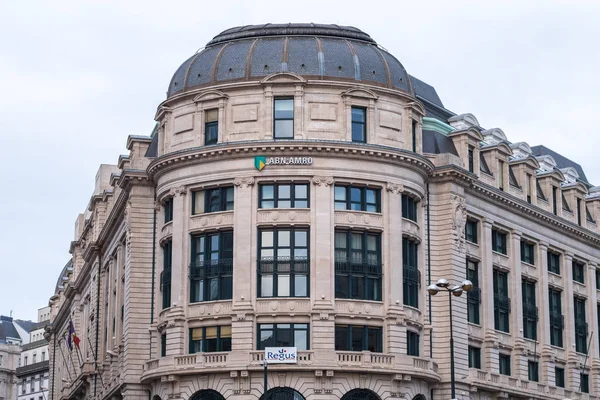 Şehir merkezinde Abn Amro binası