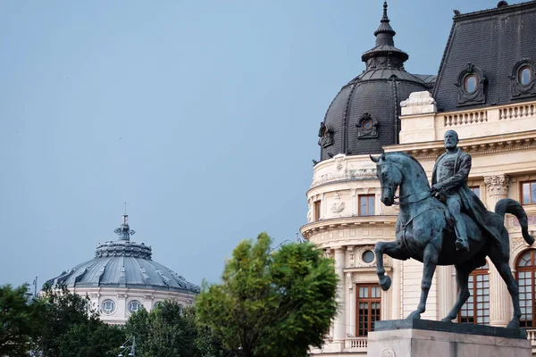 Plaza Calea victoriei con edificios en Bucarest — Foto de Stock