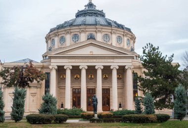 BUCHAREST, ROMANIA - 9 HAZİRAN, 2020: Ünlü neoklasik konser salonu Romen Athenaeum