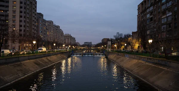 Bucharest Romania Gennaio 2020 Fiume Dambovita Durante Notte — Foto Stock