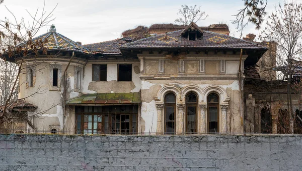 Casa Grande Abandonada Ciudad Bucarest Rumania —  Fotos de Stock