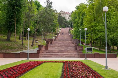 CHISINAU, MOLDOVA - 27 Mayıs 2020: Valea Morilor parkındaki merdivenler