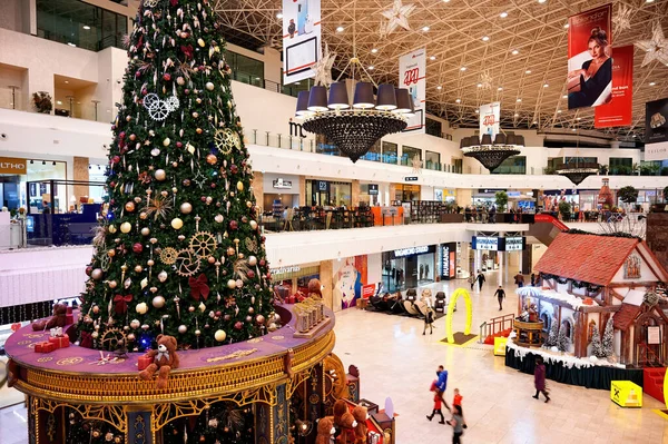 Iasi Rumania Diciembre 2019 Interior Centro Comercial Con Árbol Navidad — Foto de Stock