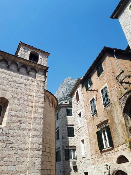 Pocos Edificios Piedra Antiguos Ubicados Kotor Montenegro — Foto de Stock