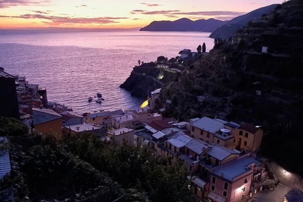 Vista Casas Coloridas Cinque Terre Entardecer Localizado Entre Colinas Mar — Fotografia de Stock