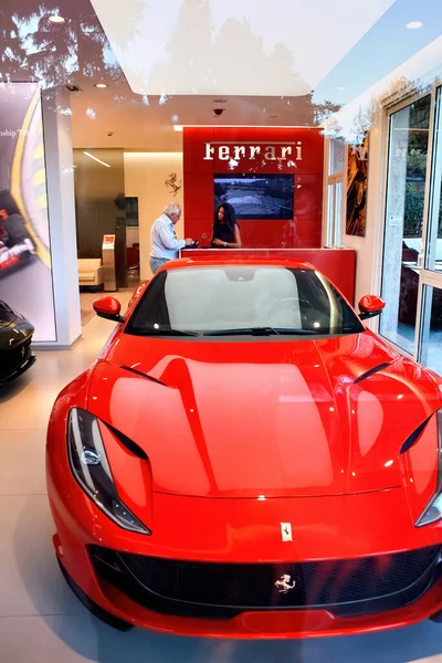 Monaco Monaco September 2019 Geparkeerde Ferrari Officiële Winkel — Stockfoto