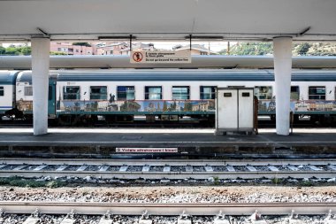 SAVONA, İTALYA - 15 Eylül 2019: Tren istasyonunda