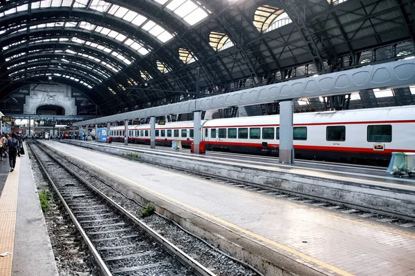 ミラノ イタリア 2019年9月15日 鉄道駅での停車列車 — ストック写真