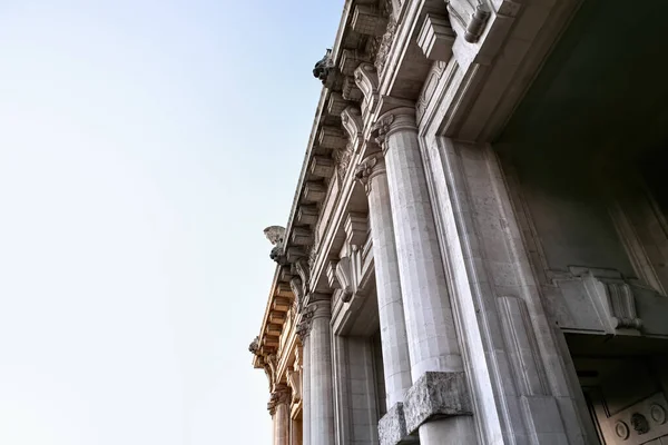 Klasická Fasáda Hlavního Nádraží Miláně Itálie — Stock fotografie