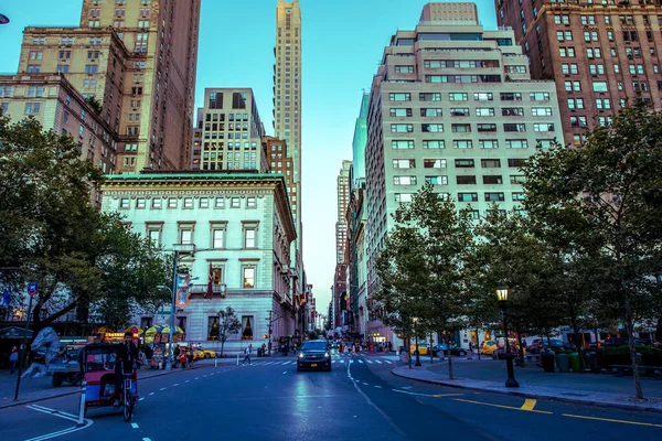Nova Iorque Eua Setembro 2019 Rua Com Carro Árvores Longo — Fotografia de Stock