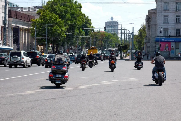 Chisinau Moldova Julho 2020 Coluna Vários Motociclistas Dirigindo Uma Estrada — Fotografia de Stock