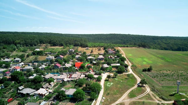 Село Капріана Пагорбами Вкритими Лісом Задньому Плані Молдова — стокове фото