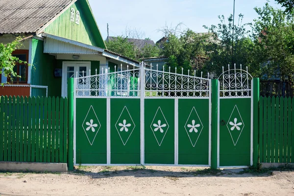 Puertas Verdes Una Casa Pueblo Moldavia —  Fotos de Stock