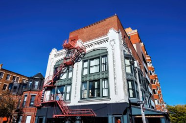 Boston, ABD ön cephesinde firar etmiş eski bir apartman dairesi.