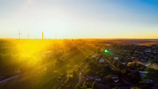 Donduseni Med Flera Bostadshus Och Grönska Vid Soluppgång Fält Och — Stockfoto