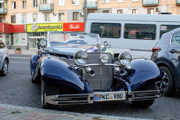 Chisinau Moldova Agosto 2020 Coche Negro Vintage Sin Techo Aparcado — Foto de Stock