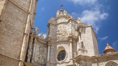 İspanya 'da gündüz vakti Valencia Katedrali ve El Miguelete Kulesi manzarası