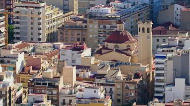 Alicante Panoraması ve İspanya 'daki Santa Barbara Kalesi' nden dağlar