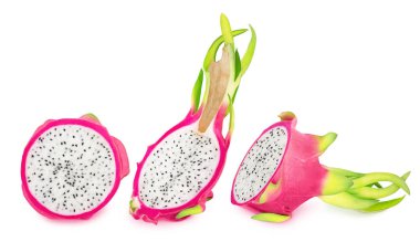 Beyaz bir arka planda izole pitahayas kümesi.