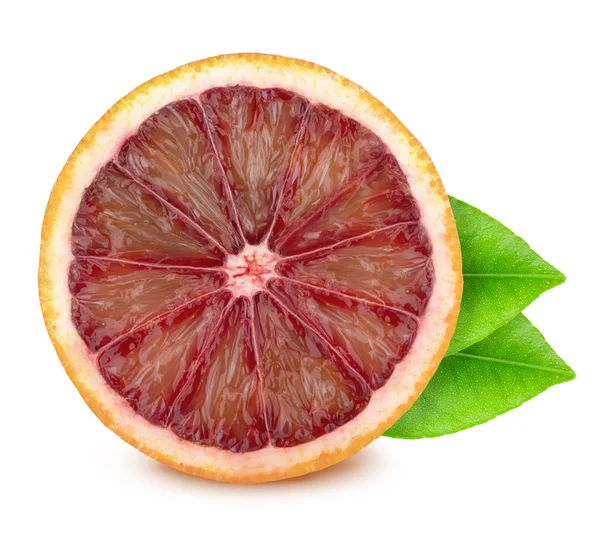 Mezza arancia rossa con foglie isolate su sfondo bianco . — Foto Stock