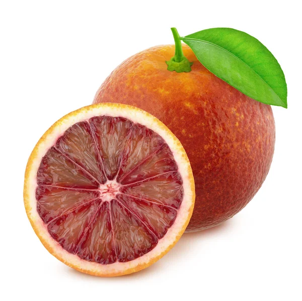 白い背景に隔離された全体と半分の赤いオレンジ. — ストック写真