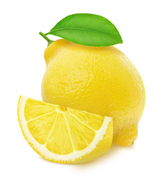 Hele citroen met schijfje geïsoleerd op witte achtergrond. — Stockfoto
