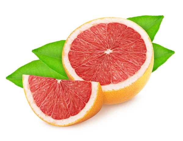 Halve en een stukje grapefruit met bladeren geïsoleerd op witte achtergrond. — Stockfoto