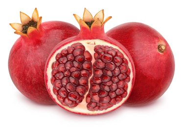 Beyaz arka plan üzerinde izole bütün ve kesilmiş nar ile Kompozisyon. Tasarım öğesi olarak.