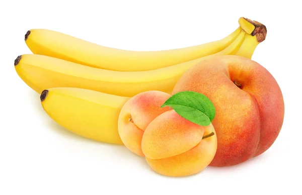 Färgstark sammansättning med fruktmix - persika, banan gäng och aprikoser isolerad på en vit bakgrund med klippning väg. — Stockfoto
