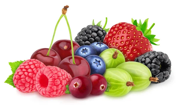 Разноцветный состав с ассортиментом ягод, выделенных на белом фоне с вырезкой дорожки . — стоковое фото