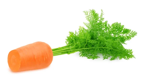 Половина свіжої моркви з листям ізольовані на білому тлі . — стокове фото