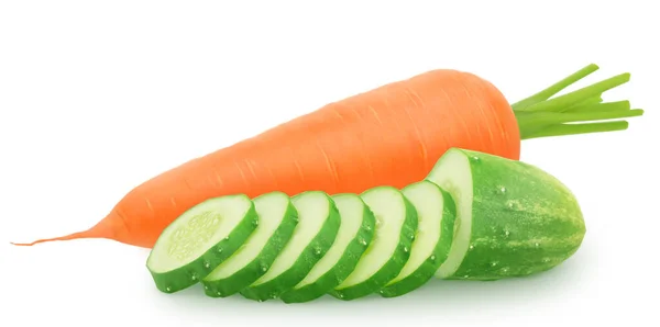 Склад овочів: морква, огірок на білому тлі . — стокове фото