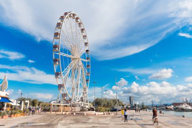 Rimini, İtalya - 14 Haziran 2018: konumlar. Rimini dönme pier.