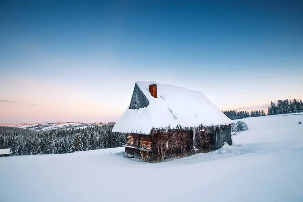 Pologne Zakopane Des Tatras Paysage Hivernal Avec Vieille Maison Montagne — Photo