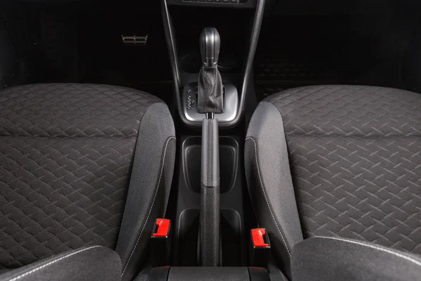 Σύγχρονο Αυτοκίνητο Εσωτερικό Χώρο Μαύρο Καθαρό Νέο Κάθισμα Αυτοκινήτου Επιλογέα — Φωτογραφία Αρχείου
