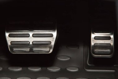 Parlak spor araba pedallar temiz. Bir spor tarzda yeni krom araba pedal.