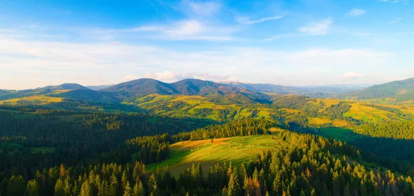 Grüne Frühlingsberge Frühling Panoramische Landschaft Mit Klarem Blauen Himmel Karpaten — Stockfoto