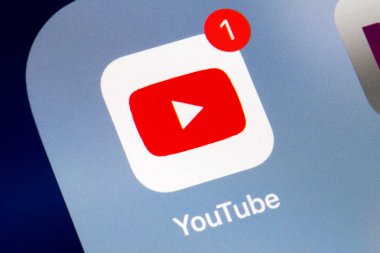 New York, Amerika Birleşik Devletleri - 25 Aralık 2018: Youtube uygulama simgesi ekran yakın çekim. YouTube uygulaması bildirimleri simgesiyle.