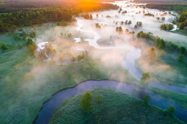 Paisaje Drones Aéreos Primavera Con Río Niebla Pradera Luz Solar —  Fotos de Stock